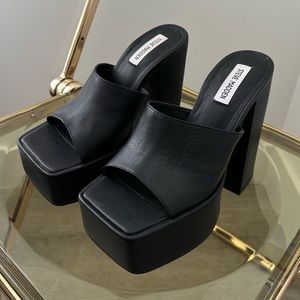 Steve Madden Platfrom Heels